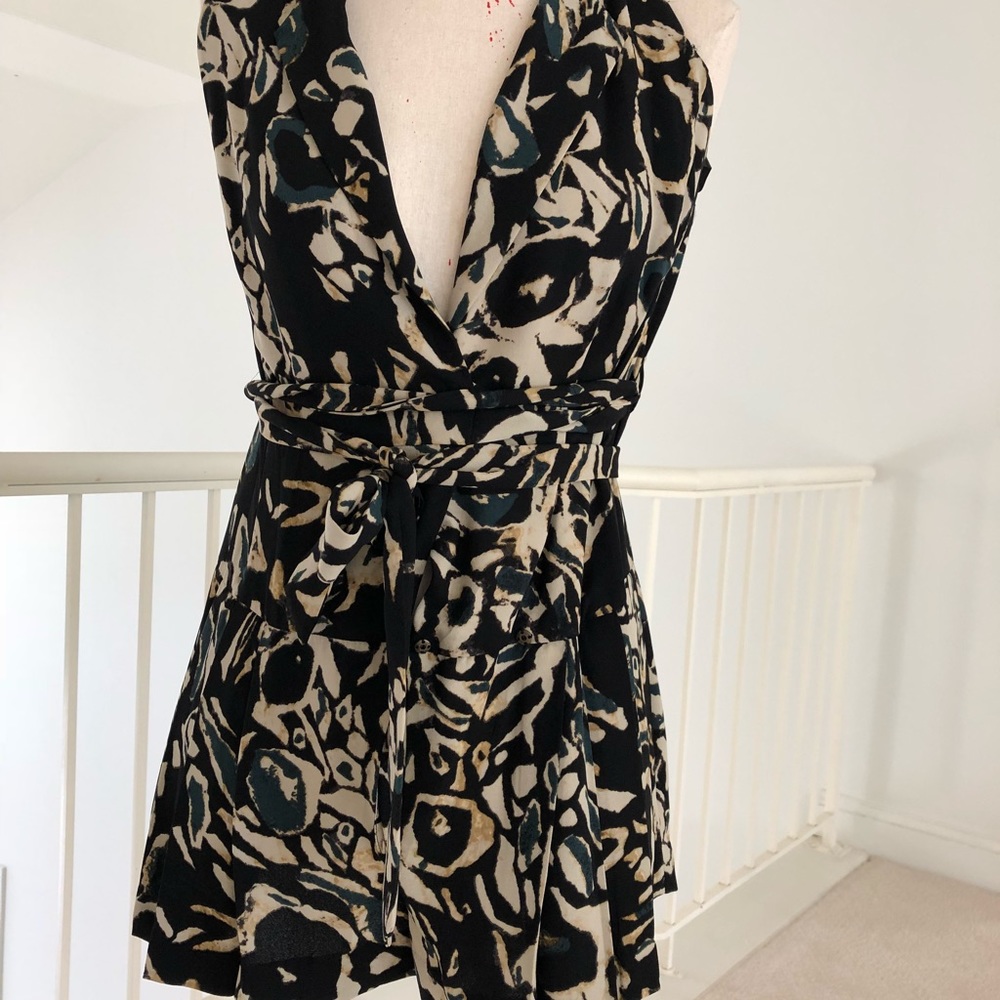 ‼️Sold ‼️Cute printed halter romper - Picture 5 of 8